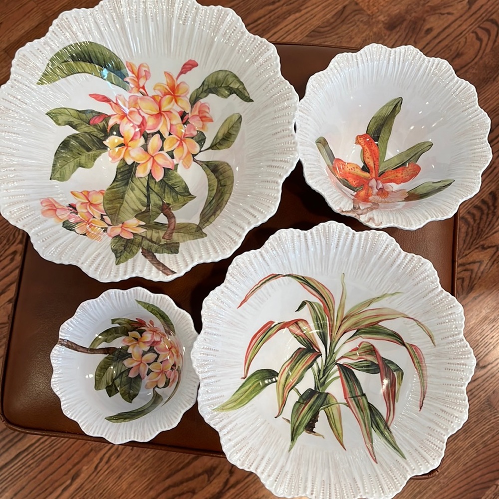 4 pc nesting melamine Floral/Fauna serving bowls - NWT